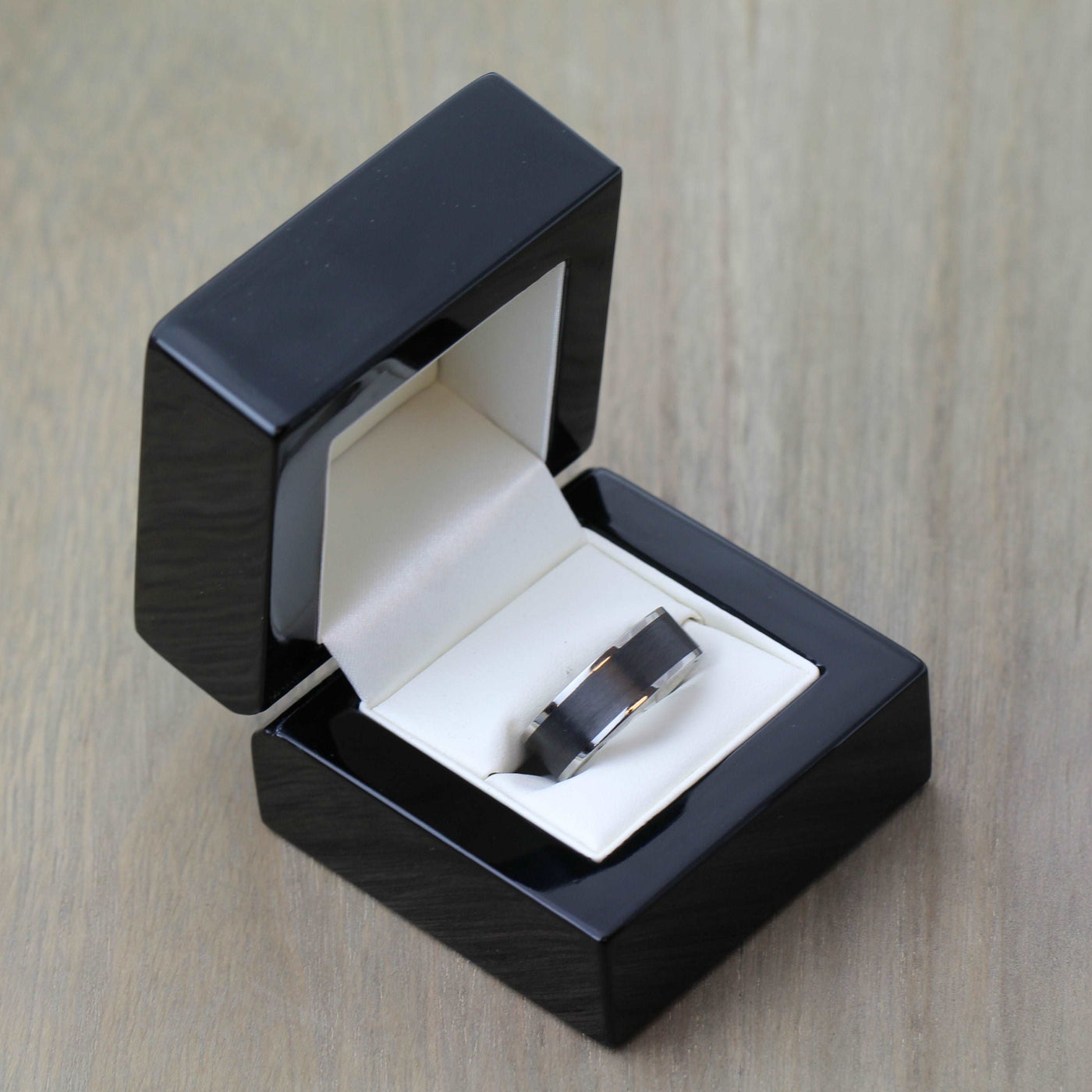 Titanium & Carbon Fibre Wedding/Engagement Ring with FREE engraving! 4 & 5mm